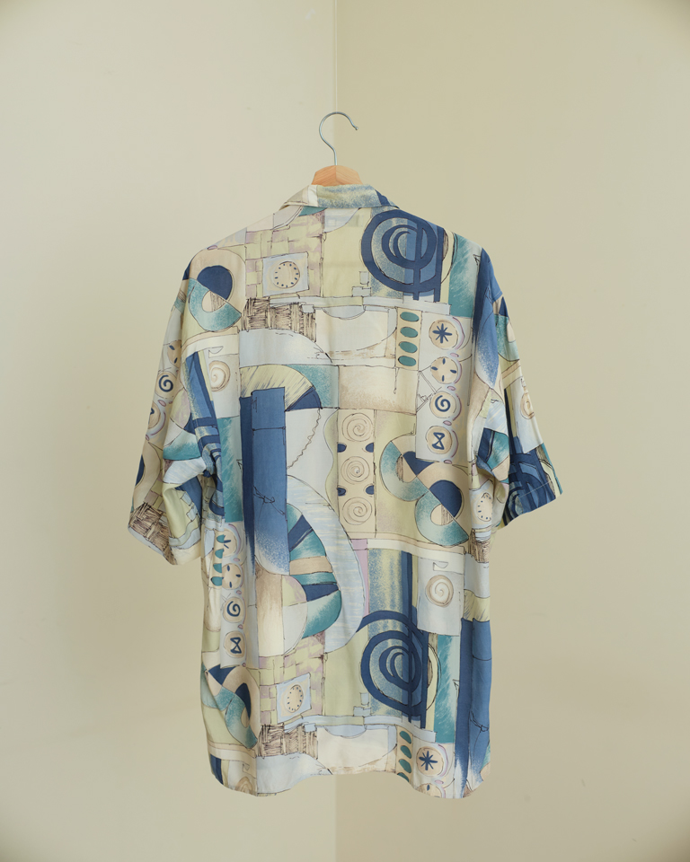 Abstract blue and cream oversized shirt with modern geometric print, short sleeves, relaxed fit.