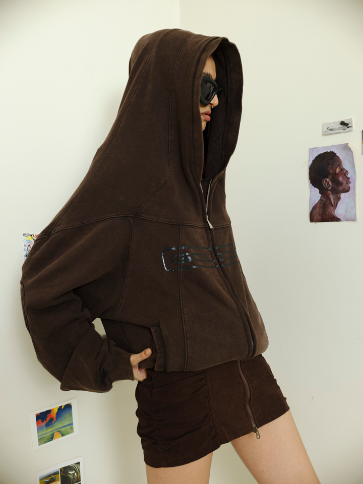 Oversized brown hoodie with sculpted hood, exaggerated shoulder detail and two-way zipper, modern streetwear design by Now + Thenn.