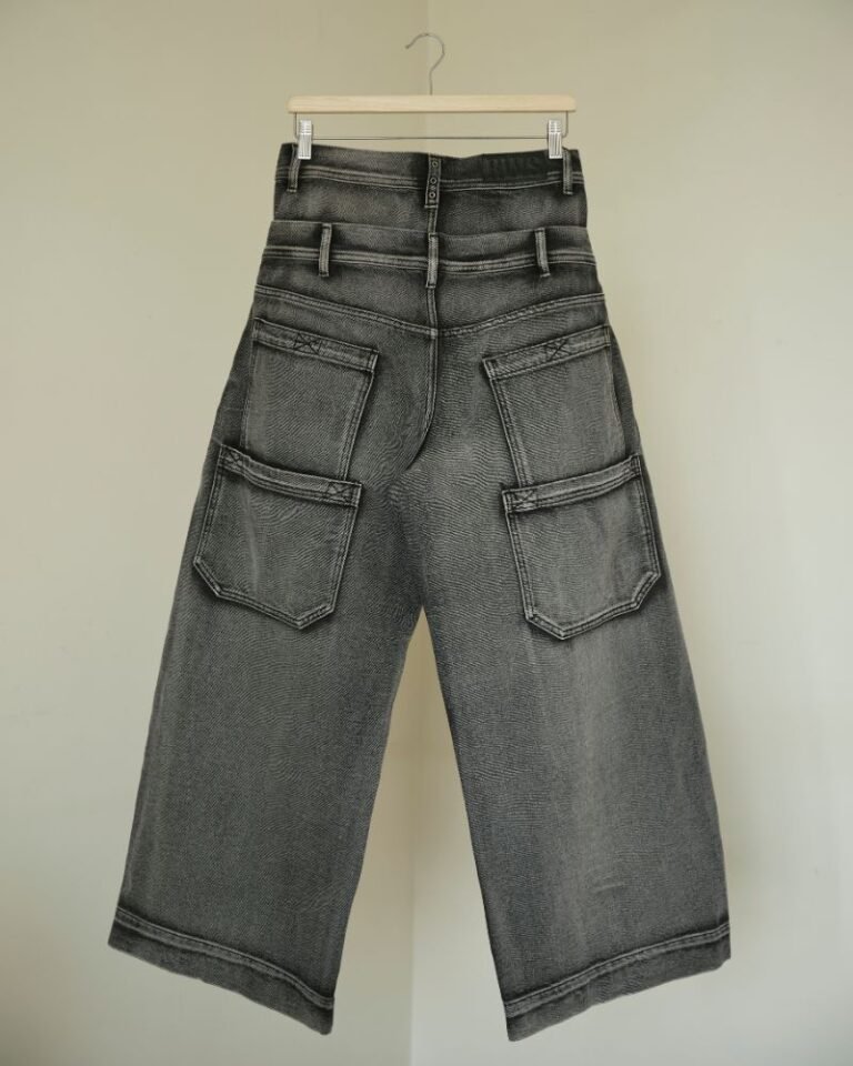 Charcoal-grey double waist baggy denim jeans with oversized back pockets and wide legs